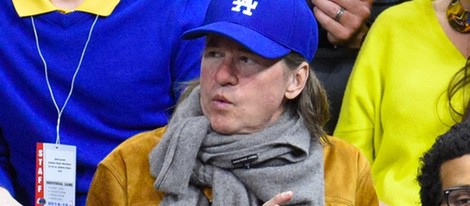 Val Kilmer asiste a un partido de baloncesto en Los Angeles