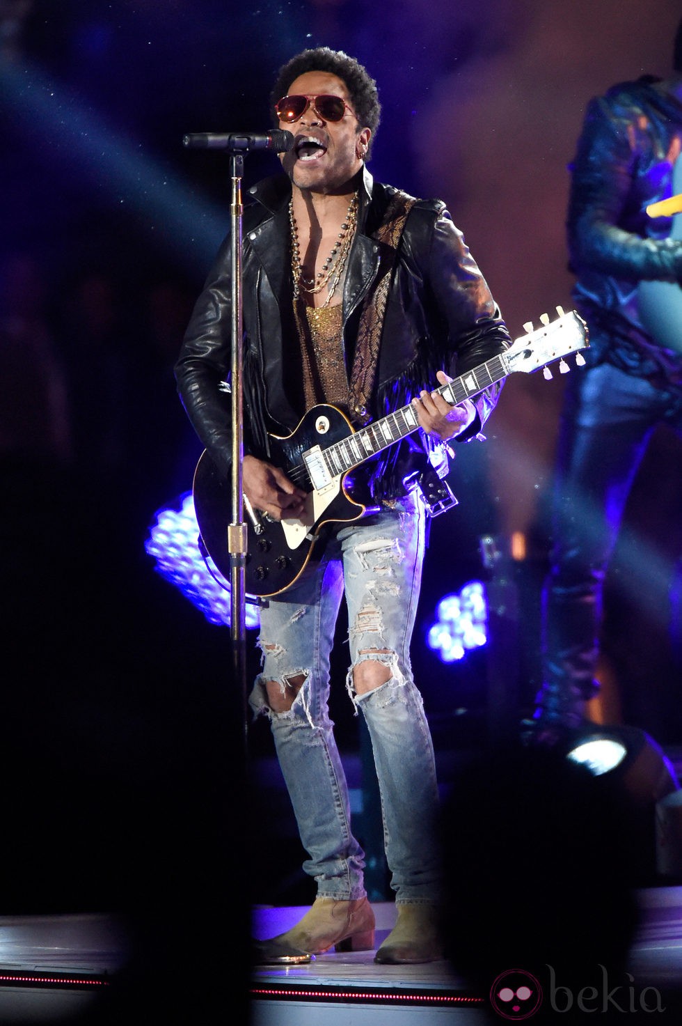 Lenny Kravitz actuando en el descanso de la Super Bowl 2015