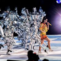 Katy Perry interpretando 'Dark Horse' en su actuación en la Super Bowl 2015