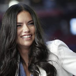 Adriana Lima en la Super Bowl 2015