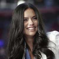 Adriana Lima en la Super Bowl 2015