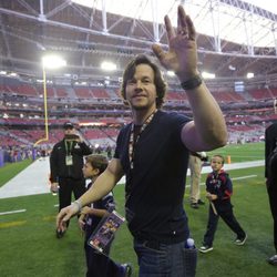 Mark Wahlberg con sus hijos en la Super Bowl 2015