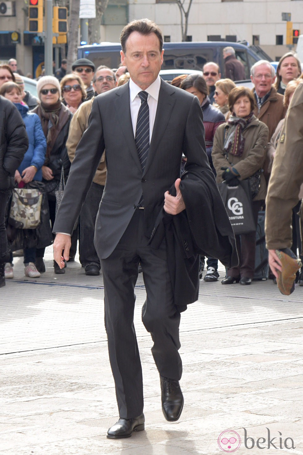 Matías Prats en el funeral de José Manuel Lara Bosch en Barcelona