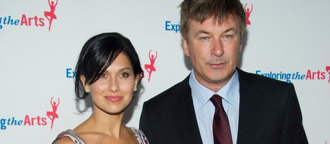 Alec Baldwin e Hilaria Thomas en el 85 cumpleaños de Tony Bennett