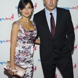 Alec Baldwin e Hilaria Thomas en el 85 cumpleaños de Tony Bennett