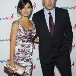 Alec Baldwin e Hilaria Thomas en el 85 cumpleaños de Tony Bennett