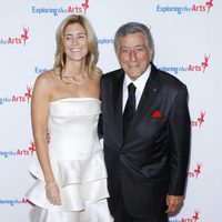 Tony Bennett y Susan Benedetto en el 85 cumpleaños de Tony Bennett