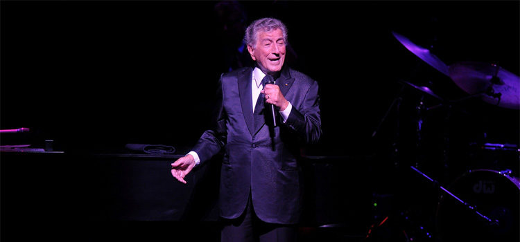 Tony Bennett actuando en la gala de su 85 cumpleaños