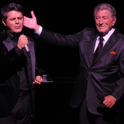 Alejandro Sanz y Tony Bennett en el 85 cumpleaños de Tony Bennett