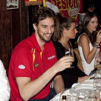 Rudy Fernández, Helen Lindes, Pau Gasol y Silvia López, en la celebración de la victoria del Eurobasket 2011