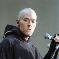 El cantante de REM Michael Stipe durante un concierto en Nueva York