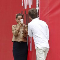 Ana de Armas fotografía a Marc Clotet en San Sebastián