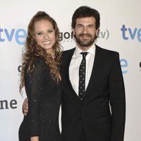 Michelle Jenner y Rodolfo Sancho en el preestreno de 'Isabel' en San Sebastián