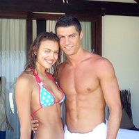 Cristiano Ronaldo con el torso desnudo e Irina Shayk en bikini