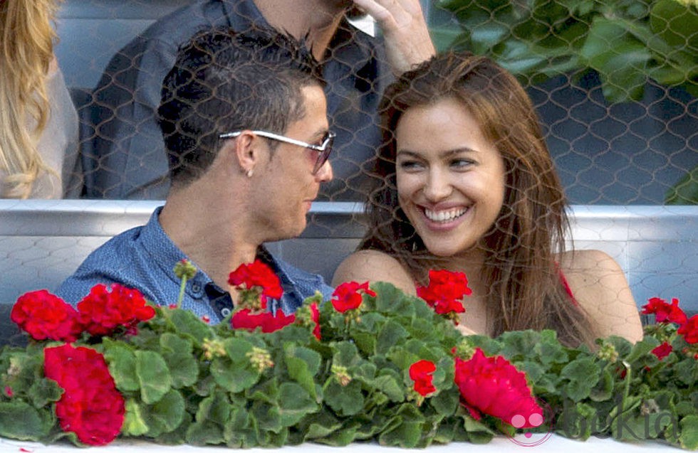 Cristiano Ronaldo e Irina Shayk, felices durante un partido de tenis