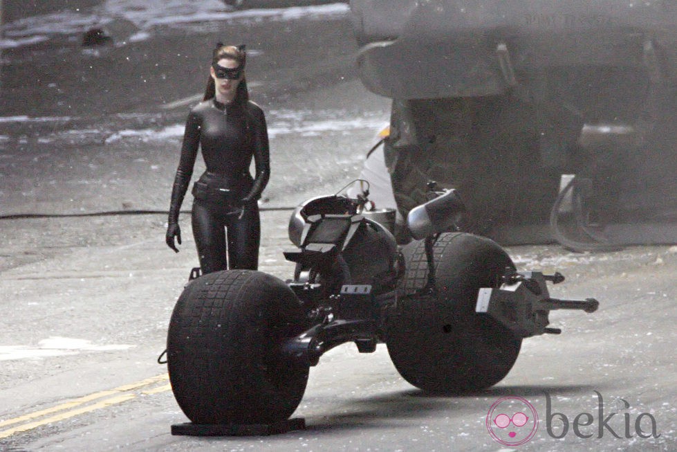 Anne Hathaway es Catwoman en 'El caballero oscuro: La leyenda renace' 