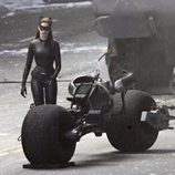 Anne Hathaway es Catwoman en 'El caballero oscuro: La leyenda renace' 