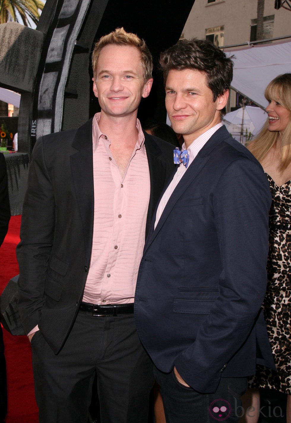 Neil Patrick Harris y David Burtka en la premier de Iris, nuevo espectáculo del Circo de Sol