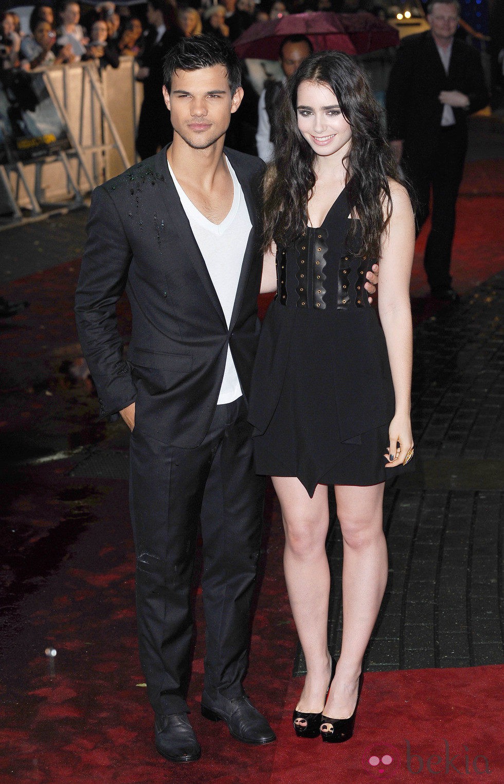 Taylor Lautner y Lily Collins en el estreno de 'Abduction' en Londres