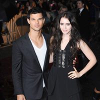 Taylor Lautner y Lily Collins, muy serios en el estreno de 'Abduction' en Londres