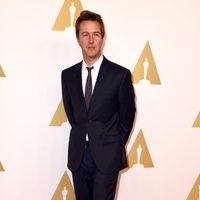 Edward Norton en el almuerzo de los nominados a los Premios Oscar 2015