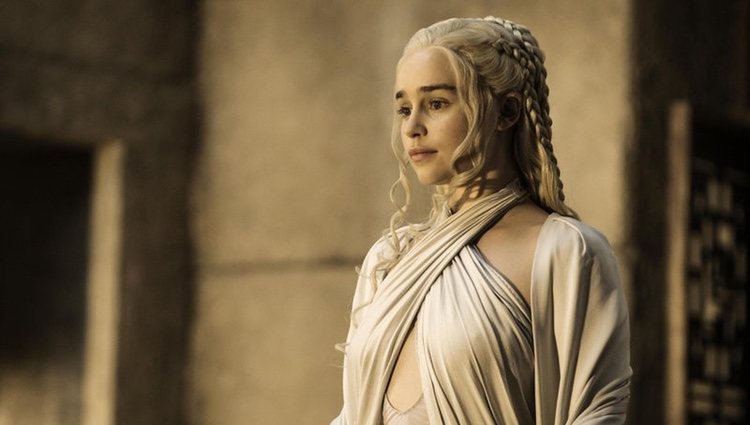 Emilia Clarke interpreta a Daenerys Targaryen en la quinta temporada de 'Juego de Tronos'