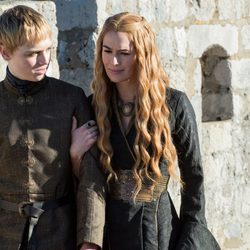 Dean-Charles Chapman y Lena Headey en la quinta temporada de 'Juego de Tronos'