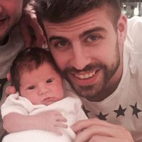 Primera imagen de Sasha Piqué Mebarak con su padre Gerard Piqué