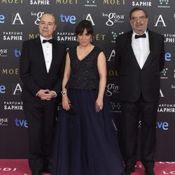 Antonio Resines, Judith Colell y Enrique González Macho en la alfombra roja de los Goya 2015