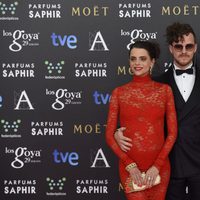 Macarena Gómez y Aldo Comas en la alfombra roja de los Goya 2015