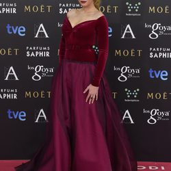 Carolina Bang en la alfombra roja de los Goya 2015