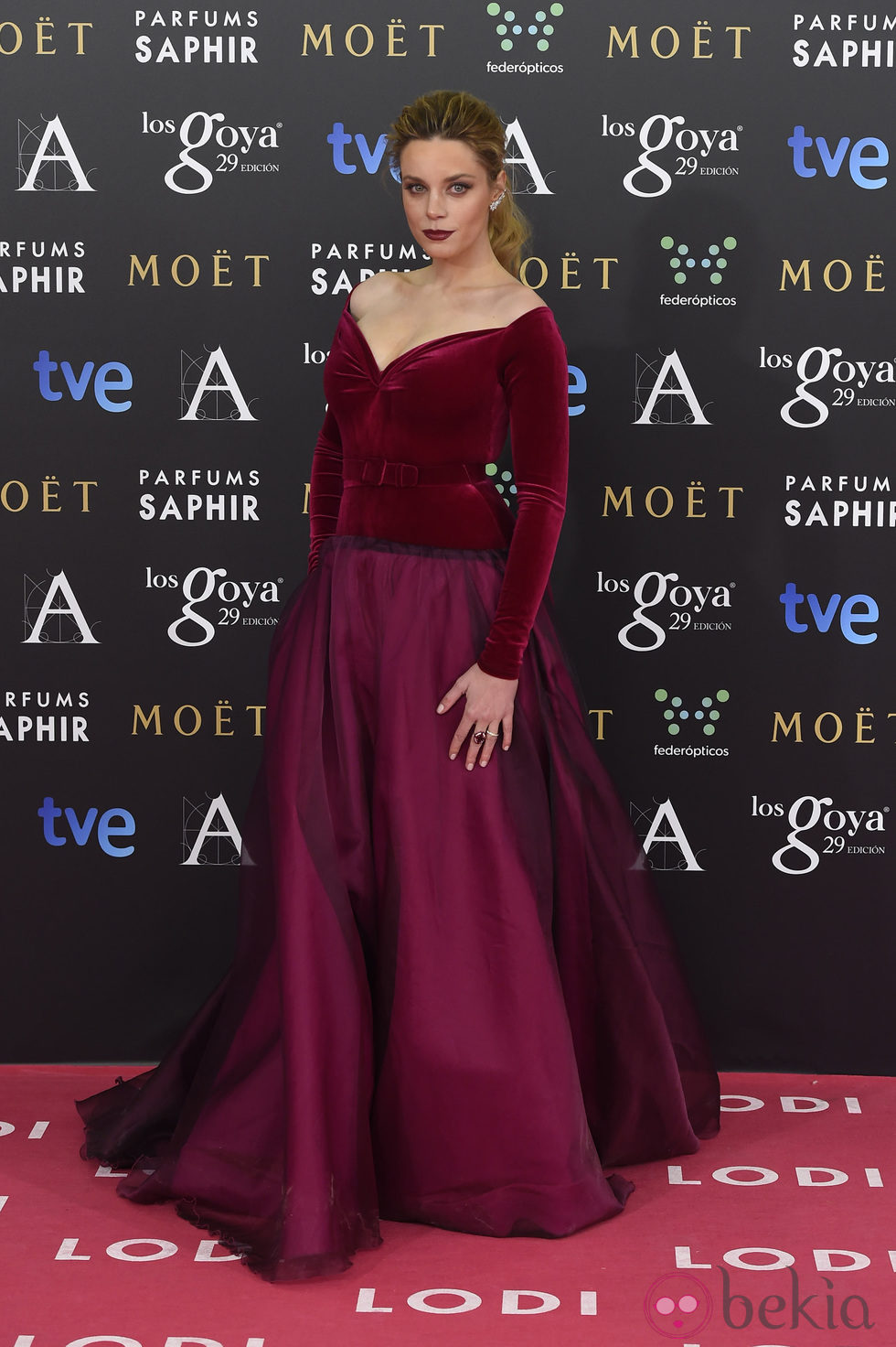 Carolina Bang en la alfombra roja de los Goya 2015