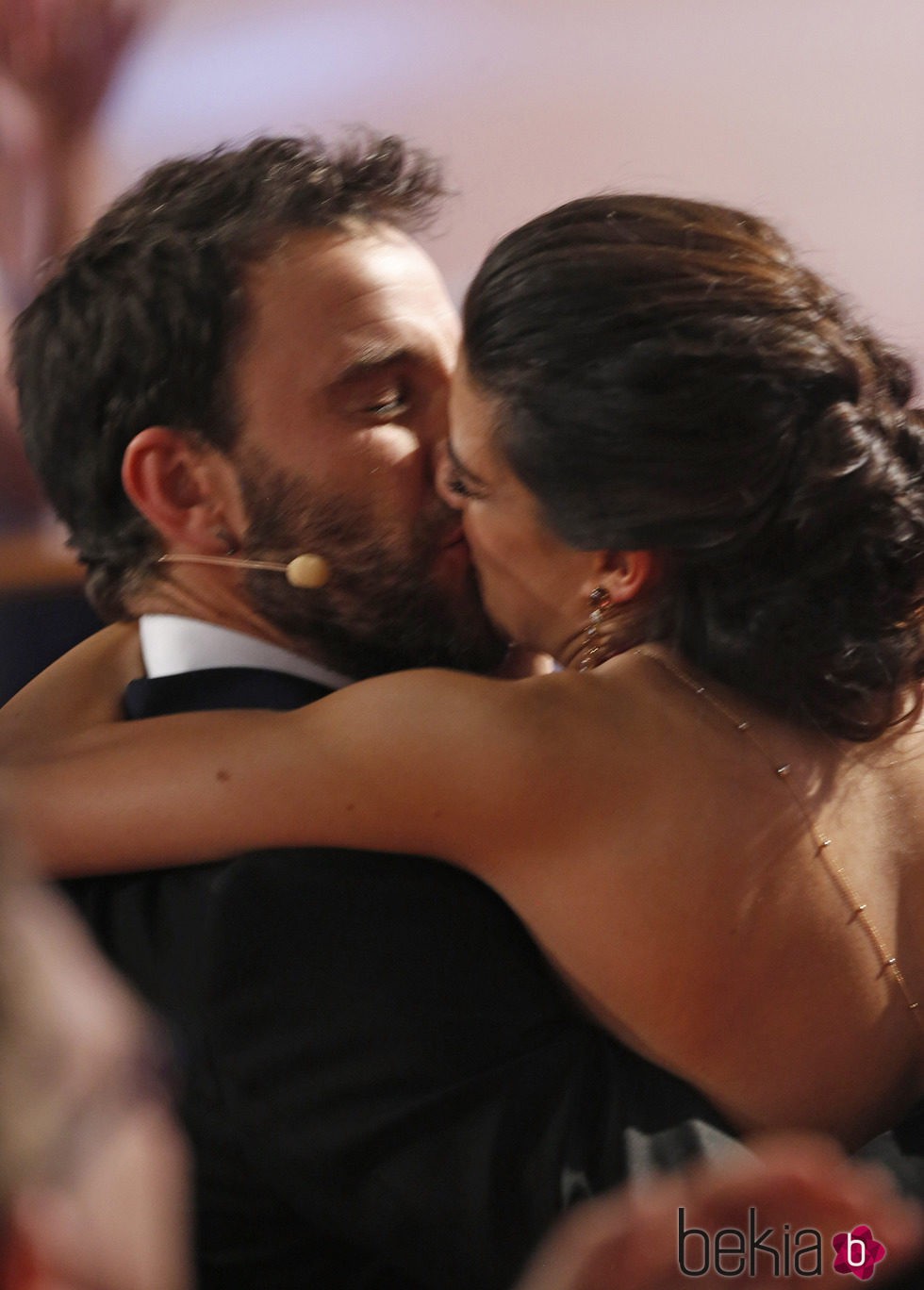 El beso de Clara Lago y Dani Rovira en los Goya 2015