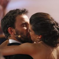 El beso de Clara Lago y Dani Rovira en los Goya 2015