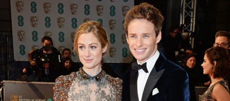 Eddie Redmayne y Hannah Bagshawe en los BAFTA 2015