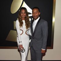 Chrissy Teigen y John Legend en los Grammy 2015