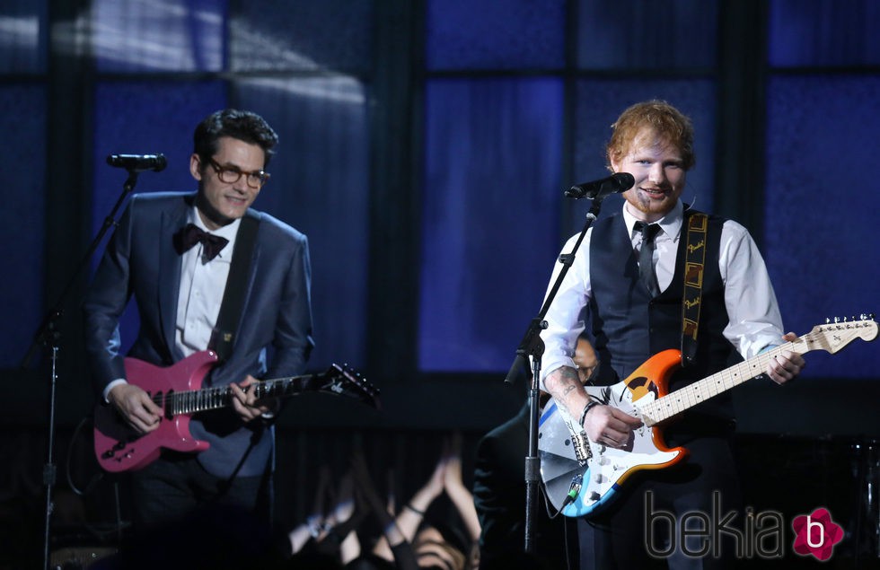 John Mayer y Ed Sheeran juntos en los premios Grammy 2015