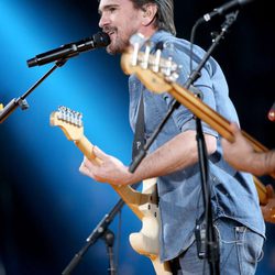 Juanes en su actuación de los Grammy 2015