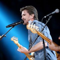 Juanes en su actuación de los Grammy 2015