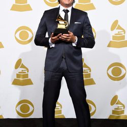 Carlos Vives posa con su premio Grammy 2015 