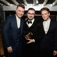 Sam Smith, Jimmy Napes y William Phillips en los premios Grammy 2015