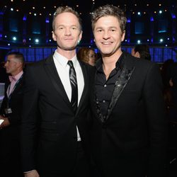 Neil Patrick Harris y David Burtka en los premios Grammy 2015