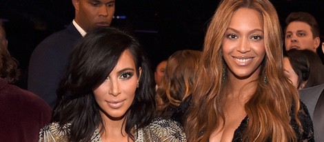 Kim Kardashian y Beyoncé en los premios Grammy 2015