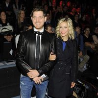 Michael Bublé y Luisana Lopilato en el front row de Davidelfín en Madrid Fashion Week otoño/invierno 2015/2016