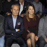 Javier Merino y Mar Flores en el front row de Roberto Torretta en Madrid Fashion Week otoño/invierno 2015/2016