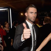 Adam Levine en los premios Grammy 2015