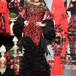 María José Suárez en el desfile de Pilar Vega en el SIMOF 2015