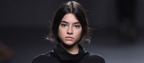 Rocío Herrera desfilando para Ángel Schlesser en Madrid Fashion Week otoño/invierno 2015