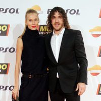 Vanesa Lorenzo y Carles Puyol en la gala Mundo Deportivo 2015