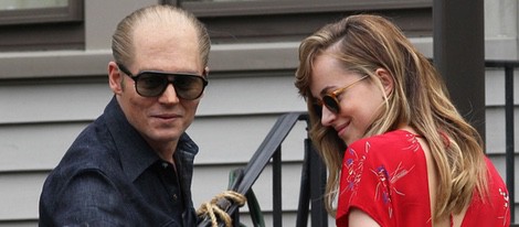 Johnny Depp y Dakota Johnson en el rodaje de 'Black Mass'